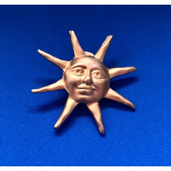 Beautiful, Unusual Vintage Smiling Sun Pin - Picture 1 of 3